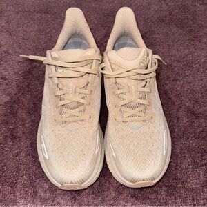 Hoka Clifton 9 Shifting Sand Eggnog size 9 D Men’s